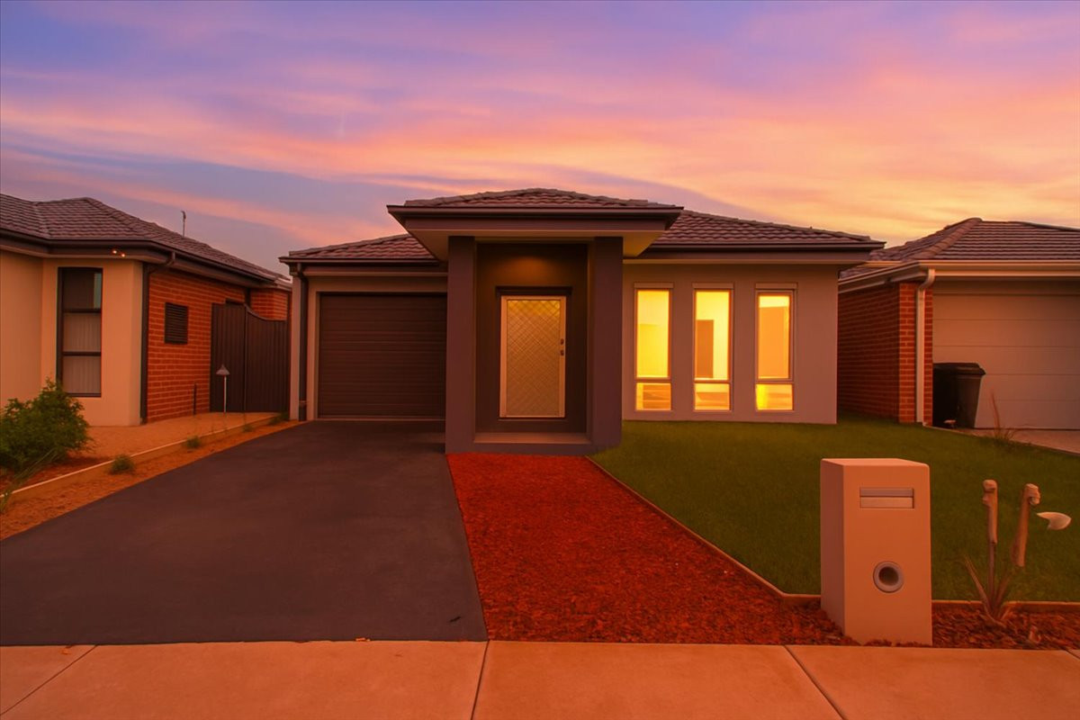 Modern 2-Bedroom SDA Home with Carer Room – Available Now